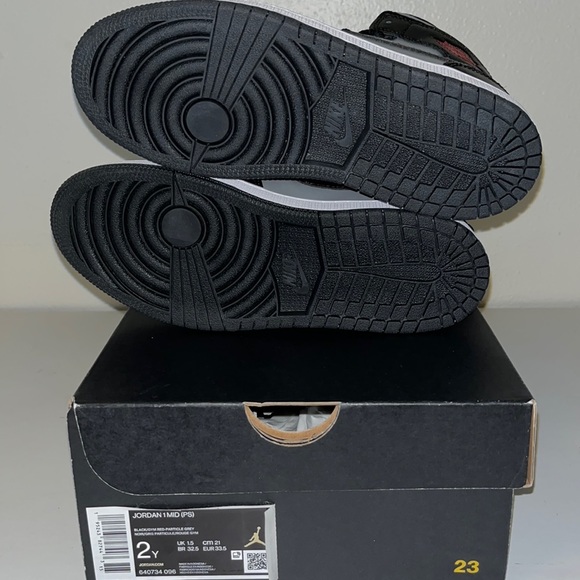 Jordan 1 MID - Picture 4 of 5